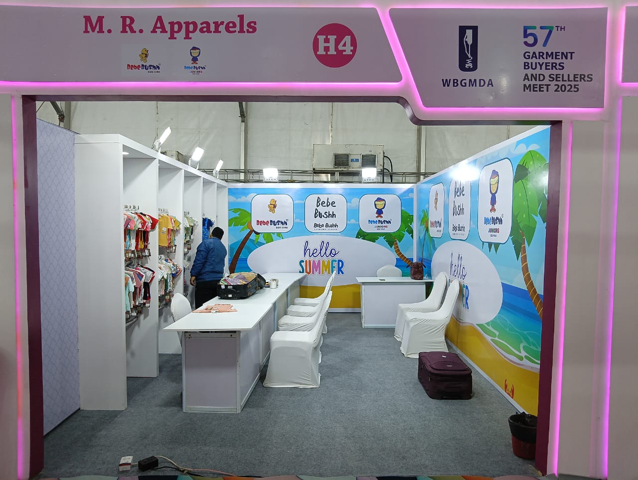 BebeBush booth visitors